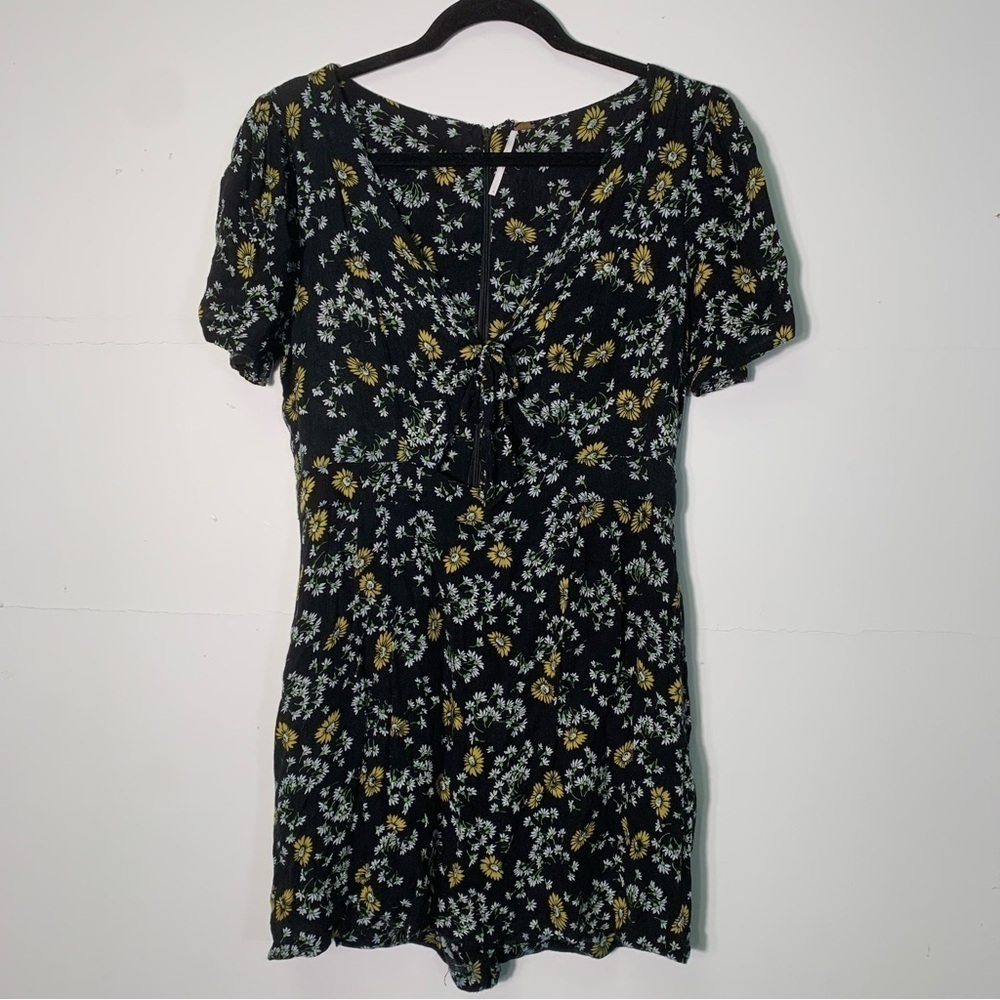 Free People Jinx Black Floral Romper Cutout and Tie Front size 6 - Picture 4 of 10